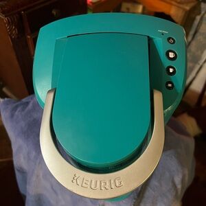Turquoise Keurig K-Compact Coffee Brewer with Silver Handle